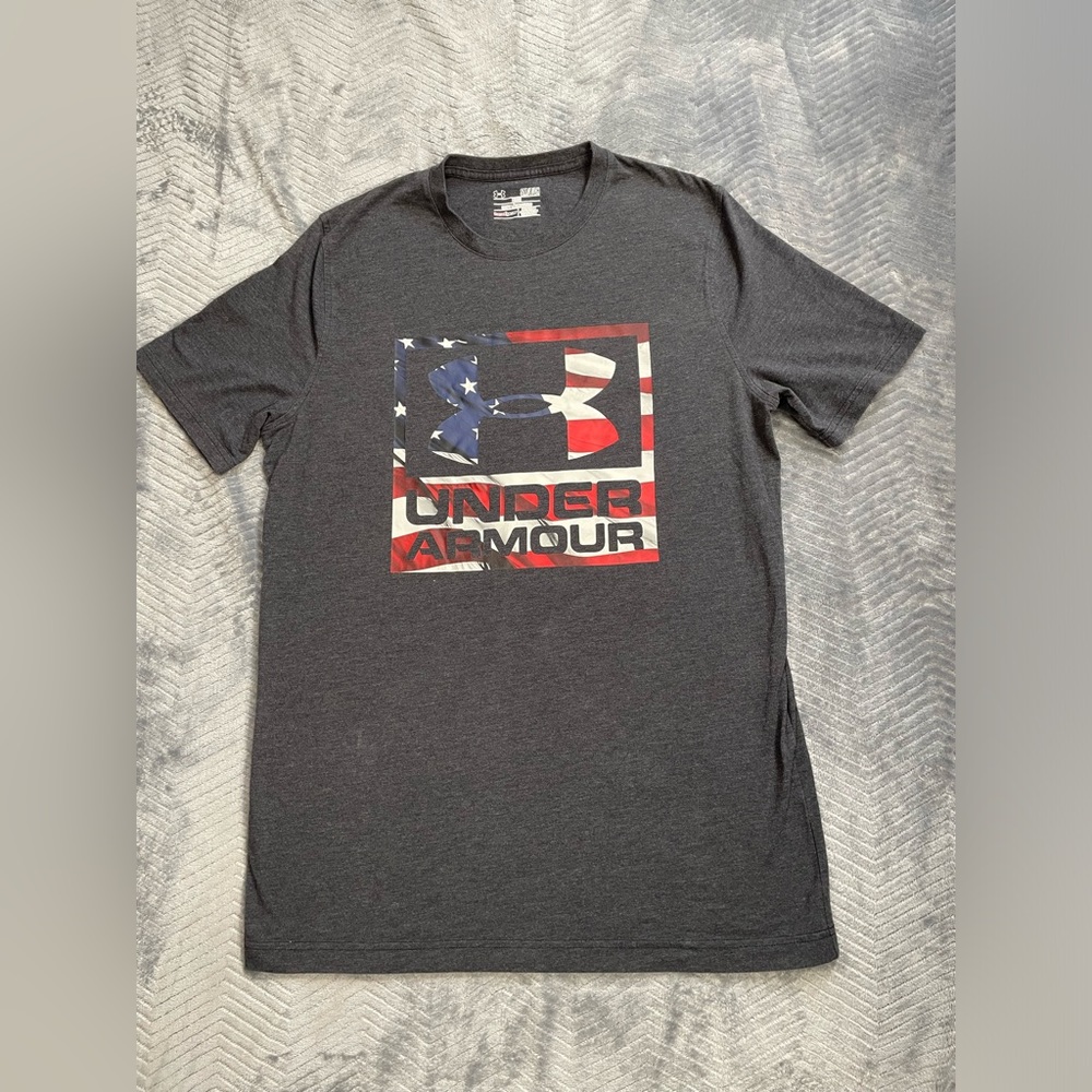 Men’s Under Armour Freedom American‎ Flag Logo Graphic Tee Gray Small